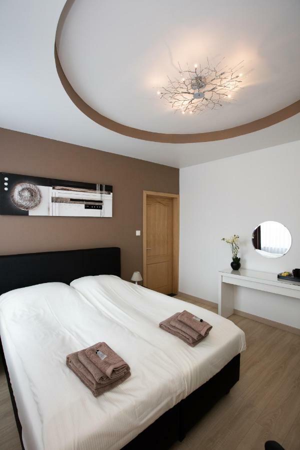 Elysian Bed & Breakfast Ieper Bagian luar foto